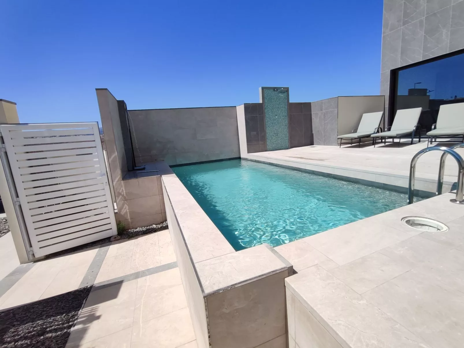 Luxuriöse Villa mit privatem Pool und Bergblick