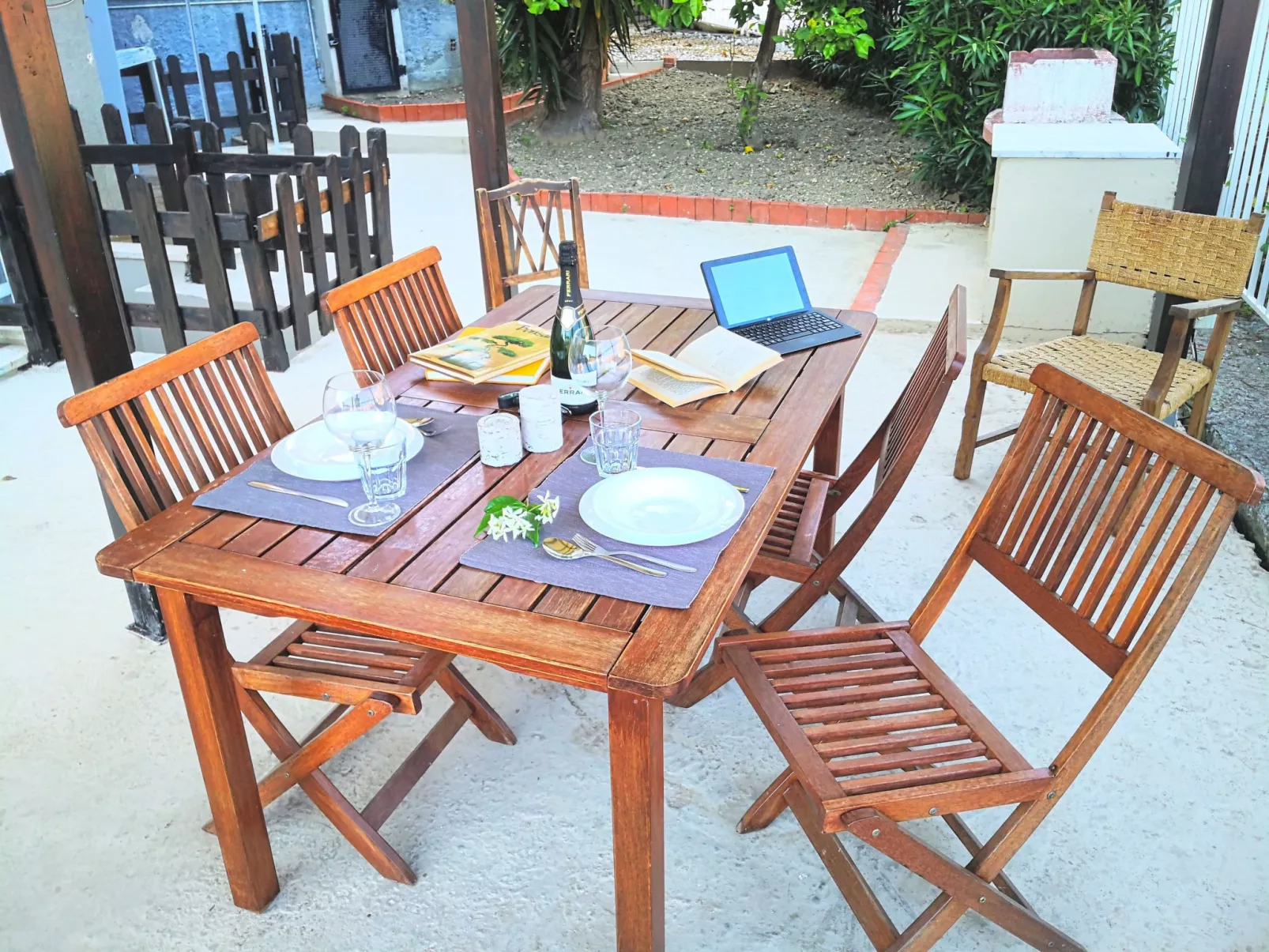 Wohnung mit Garten, wenige Minuten vom Meer entfernt