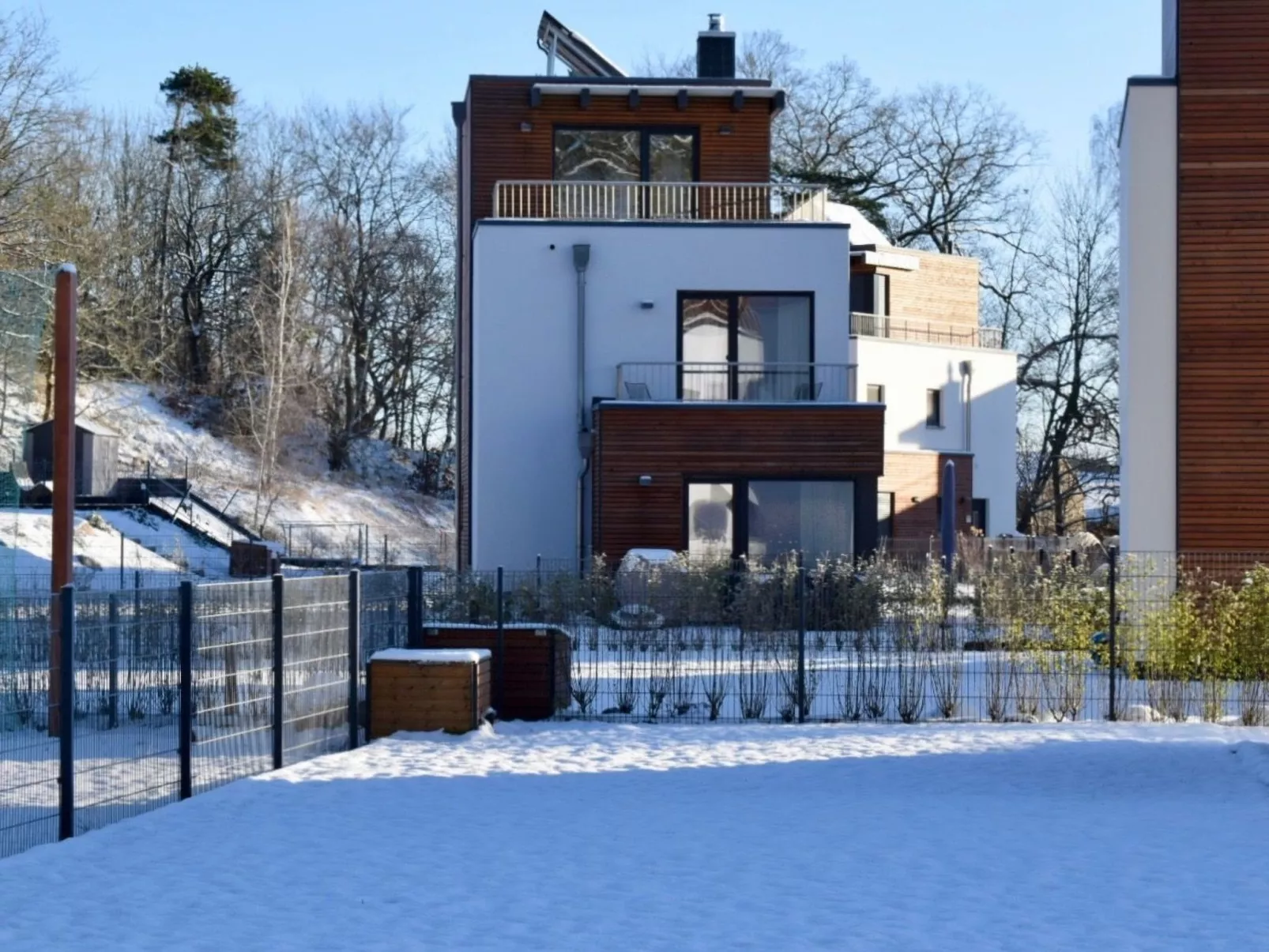 Modernes Ferienhaus mit Sauna, Seeblick, Dachterrasse und Garten