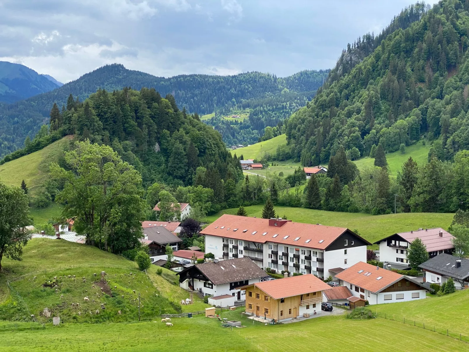 FeWO Allgäu Chalet - gemütliche Hüttenatmosphäre und Schwimmbad und Sauna im Ha