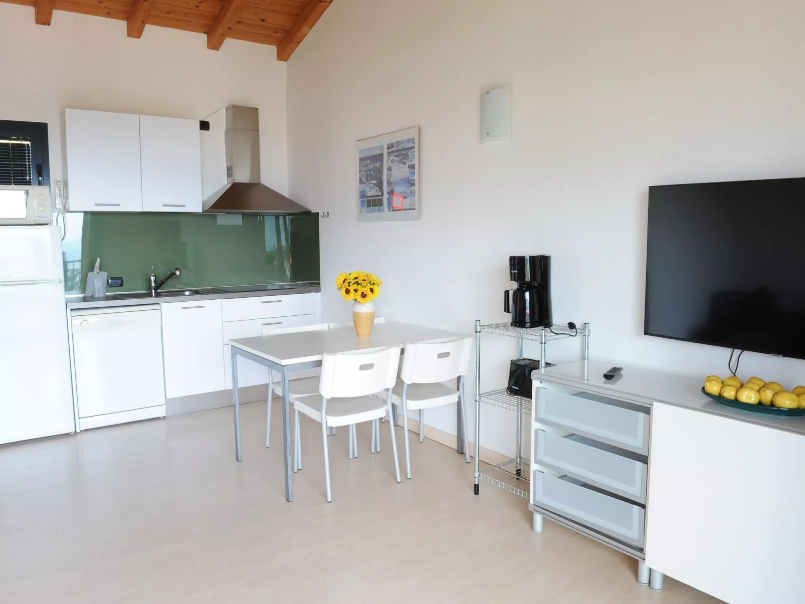 Zwei-Zimmer-Wohnung mit Seeblick