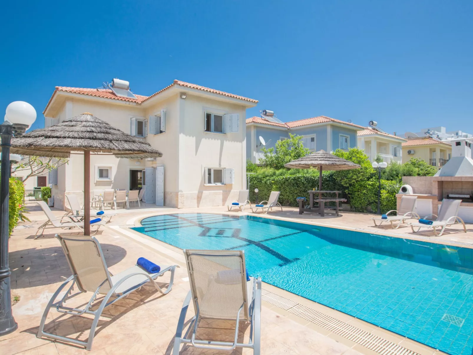 In Protaras mit privatem Parkplatz