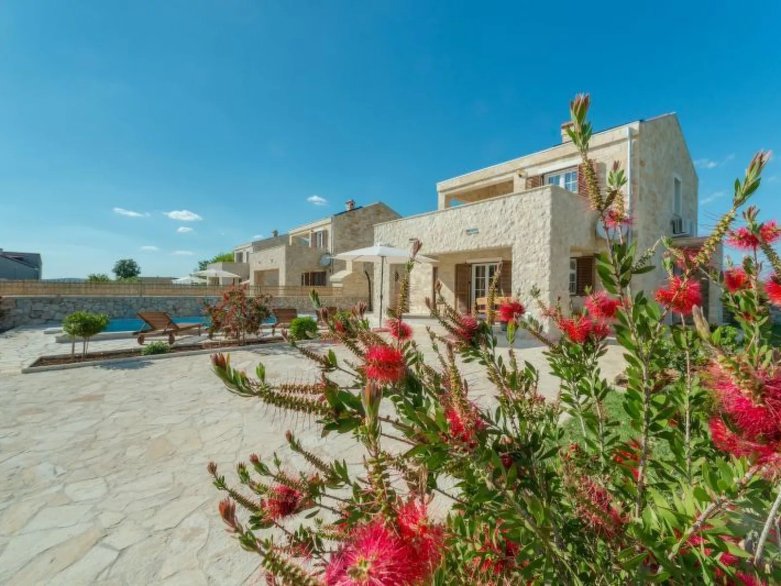 Steinvilla mit Pool, Meerblick, Nähe Sandstrand