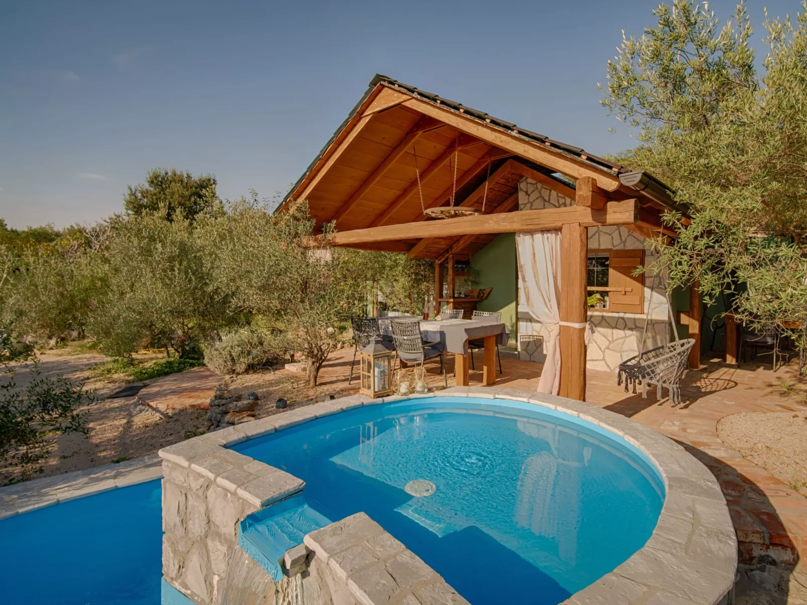 Haus mit Pool, 50 Meter vom Meer entfernt