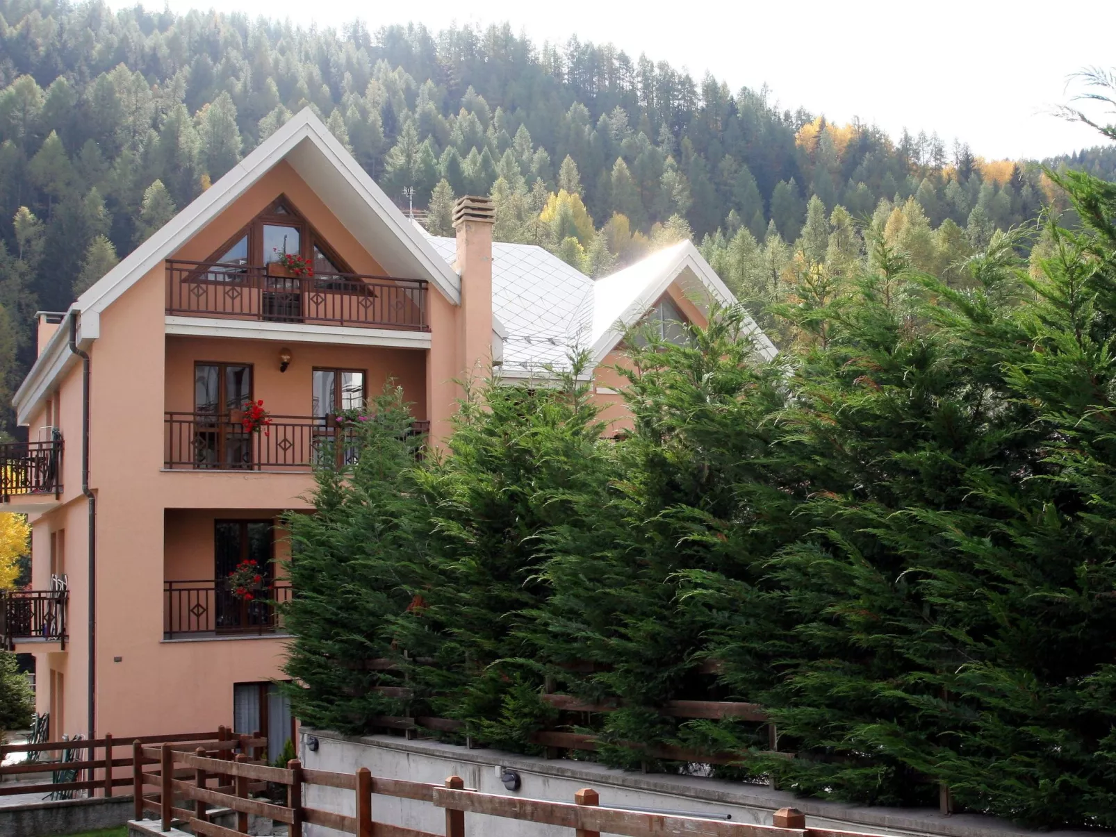 Zwei-Zimmer-Wohnung im Dachgeschoss 4 p. l. Villa Frejus