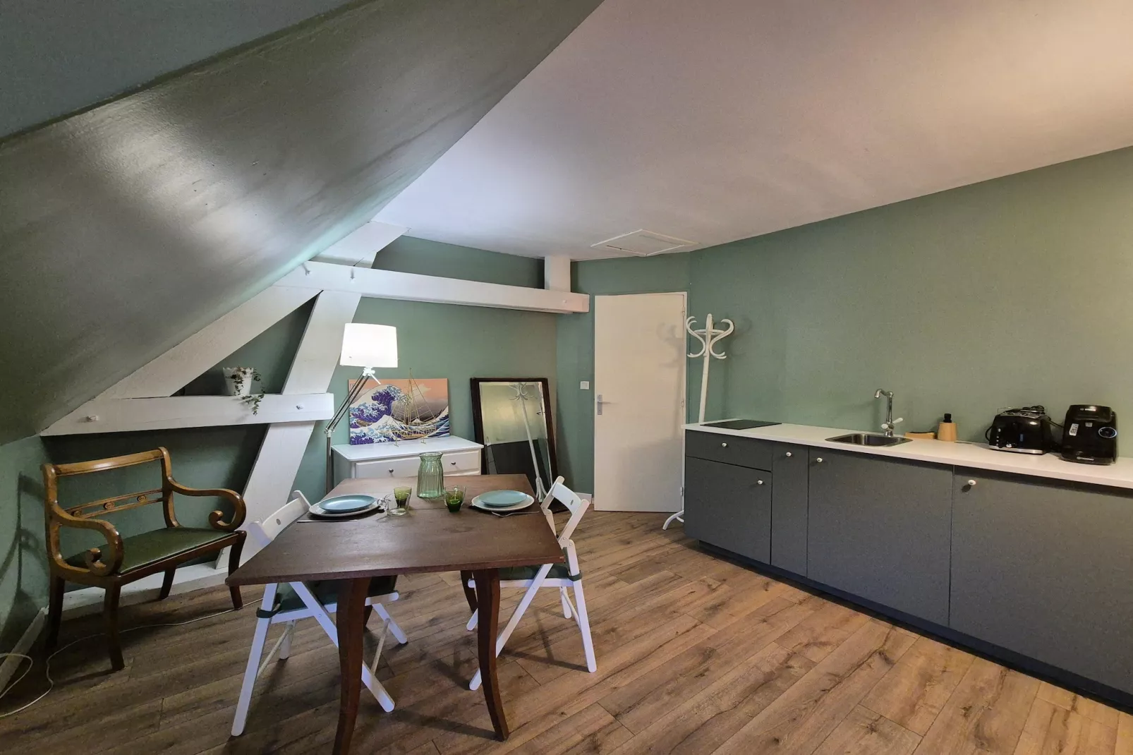 Studio au 1er étage