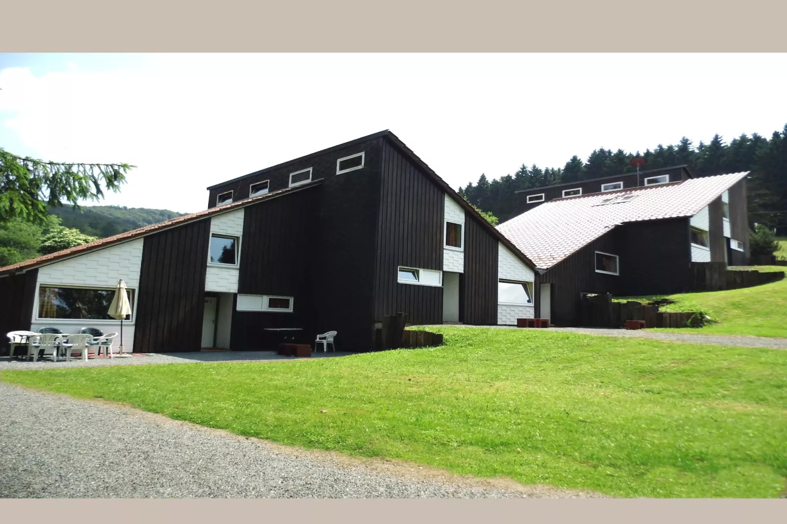 Biberbau-Buitenkant zomer