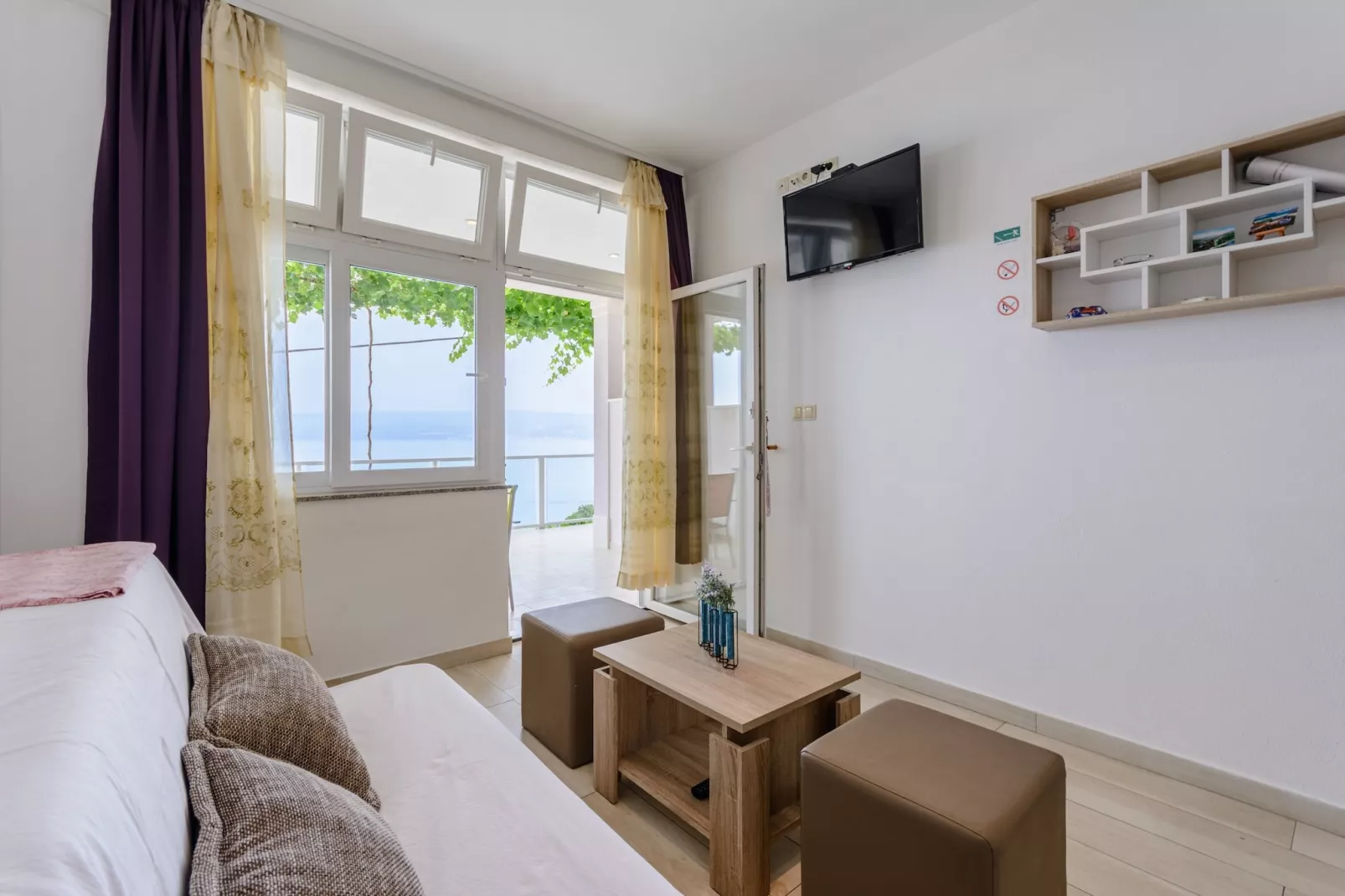Apartments Hope (Dugi Rat) - Standard One-Bedroom Apartment with Terrace and Sea View (A3)