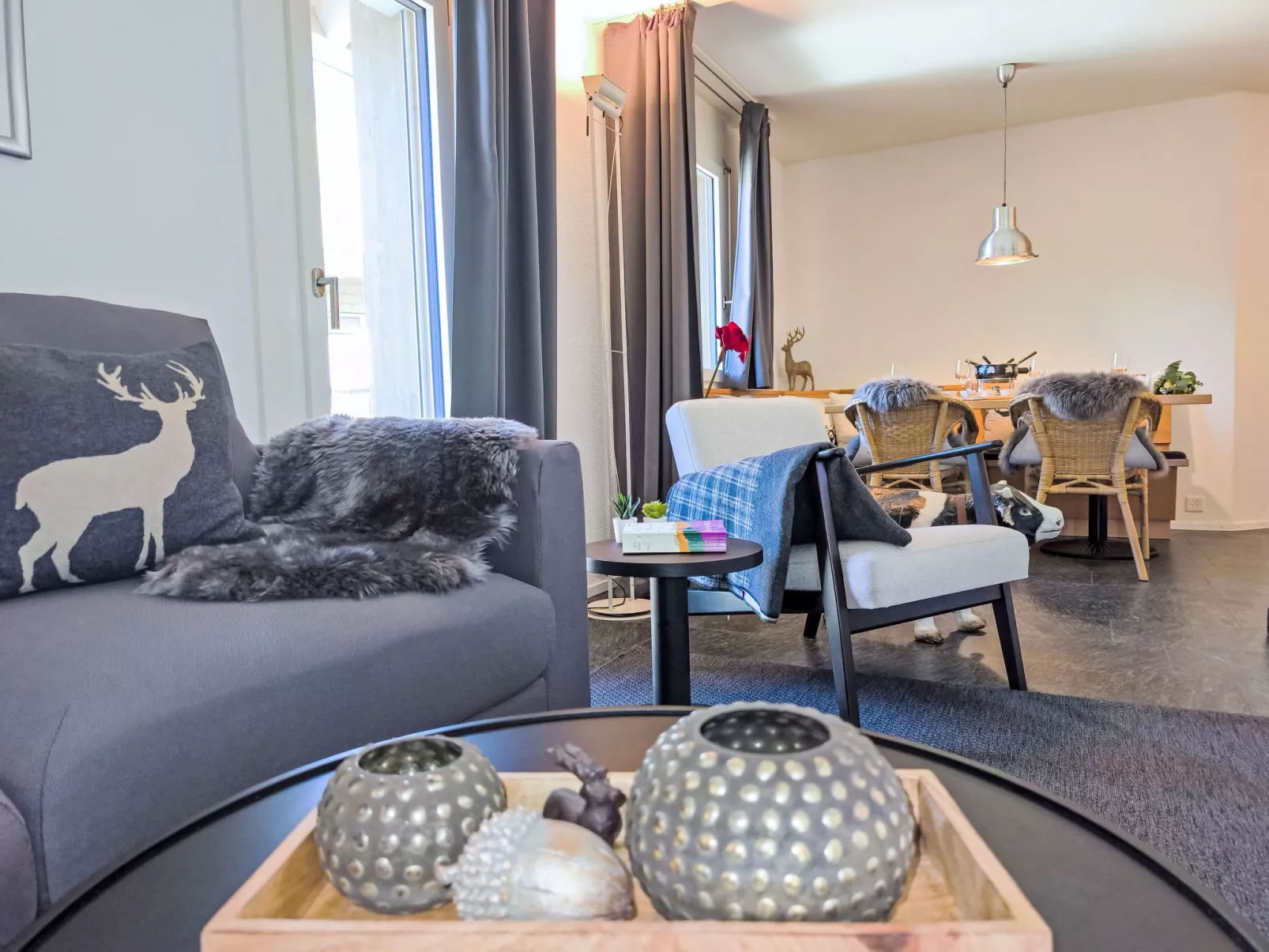 Silence, Apt. P - Binnen