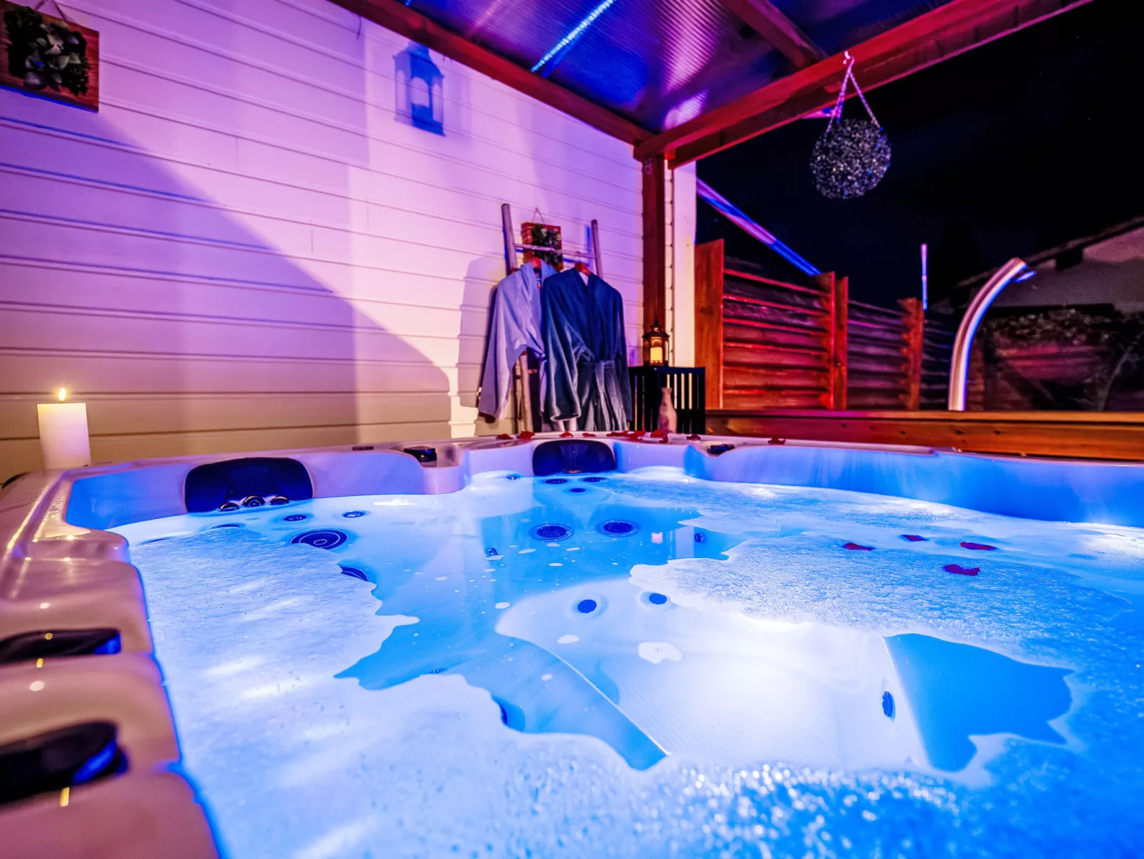 Villa Eden Bleu - Haus in Südlage mit beheiztem Pool und privatem Whirlpool - Binnen