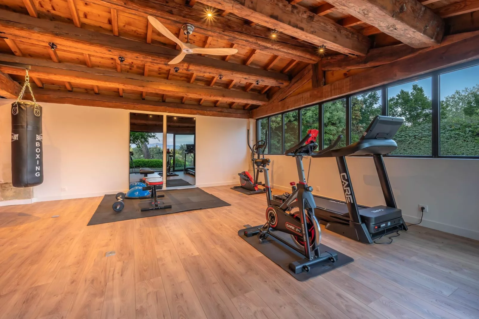 Le Mas Elaïa  votre havre familial avec piscine privée-Sportzaal