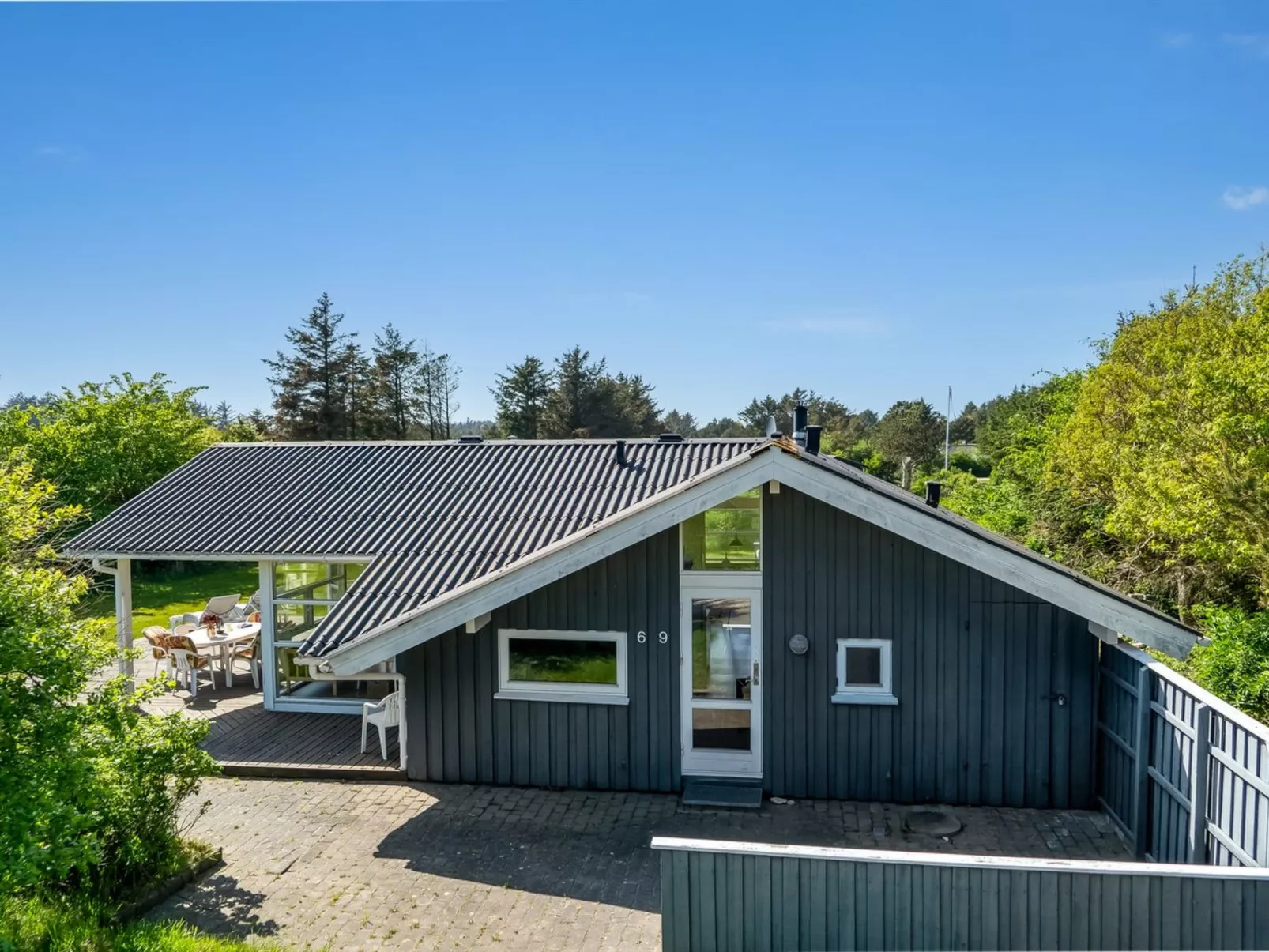 "Annvy" - 875m from the sea