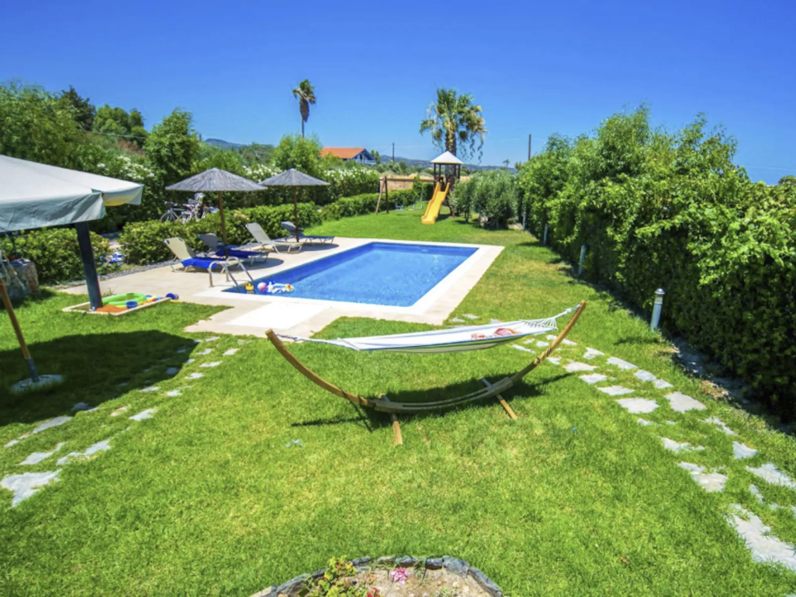 Villa Euphoria, Strand von Gennadi