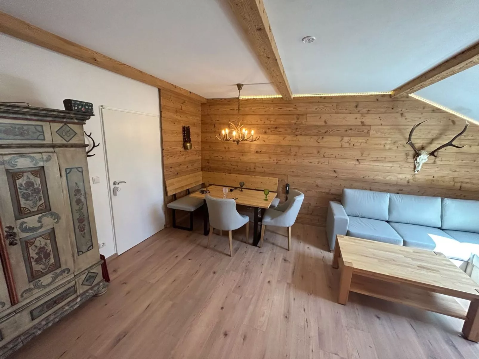 FeWO Allgäu Chalet - gemütliche Hüttenatmosphäre und Schwimmbad und Sauna im Ha