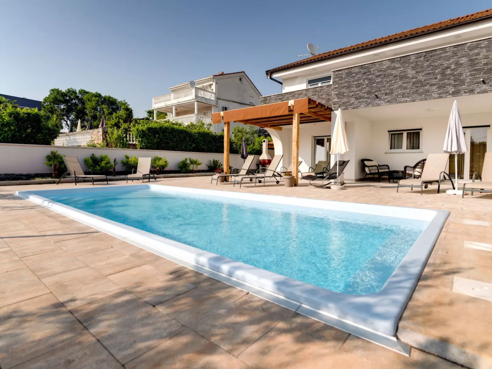 Schönes Haus in Pinezići mit privatem Parkplatz