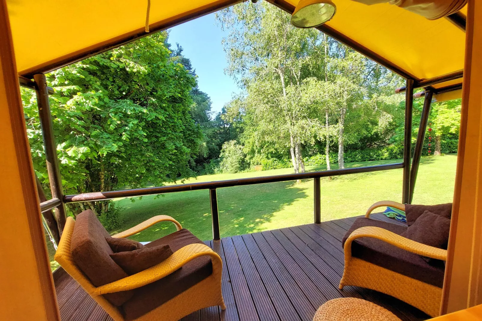Safaritent Montizon-Terrasbalkon