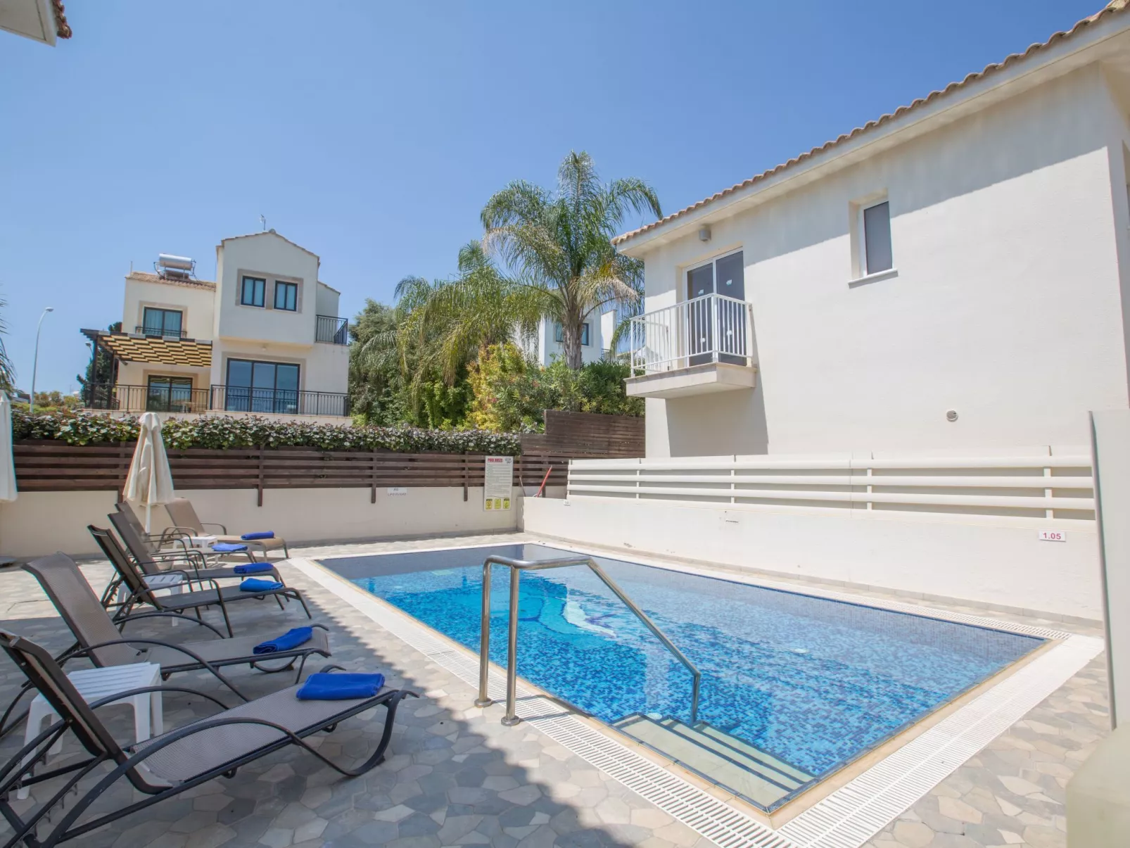 Moderne Ferienvilla PV5 mit großem Garten