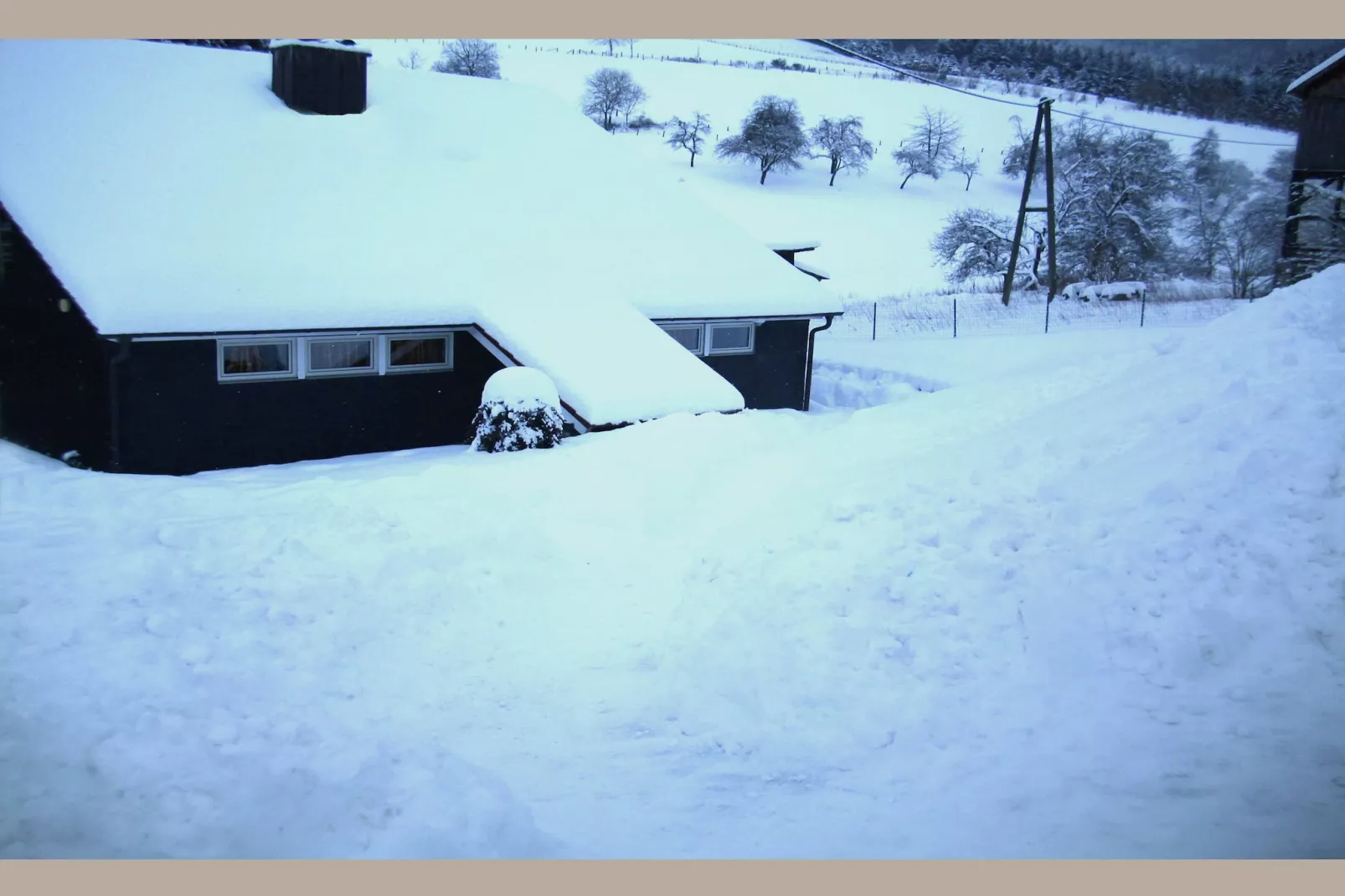Dachsbau-Exterieur winter