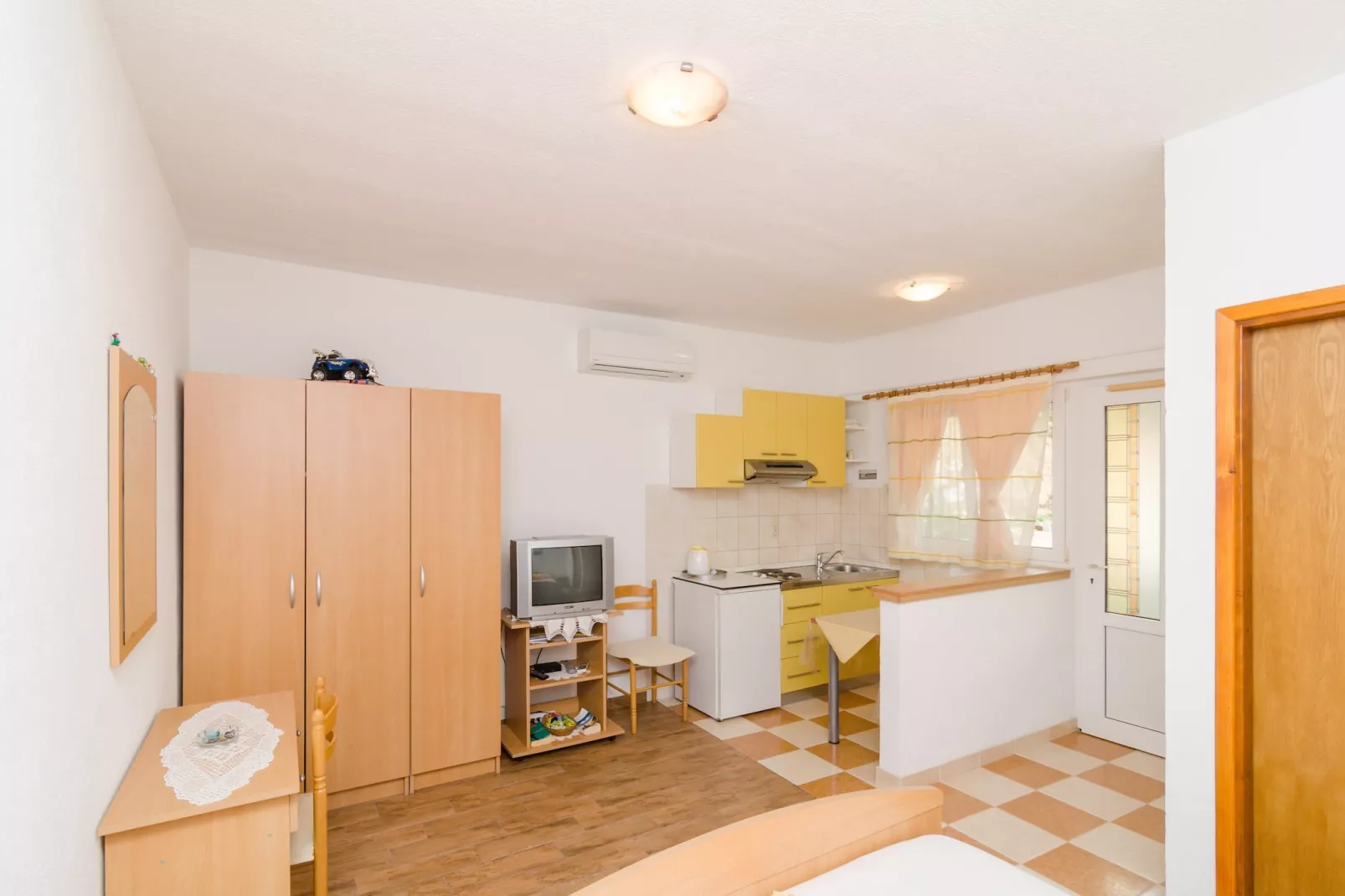 Apartments Skurla - Studio Apartment with Terrace (A1 žuti )