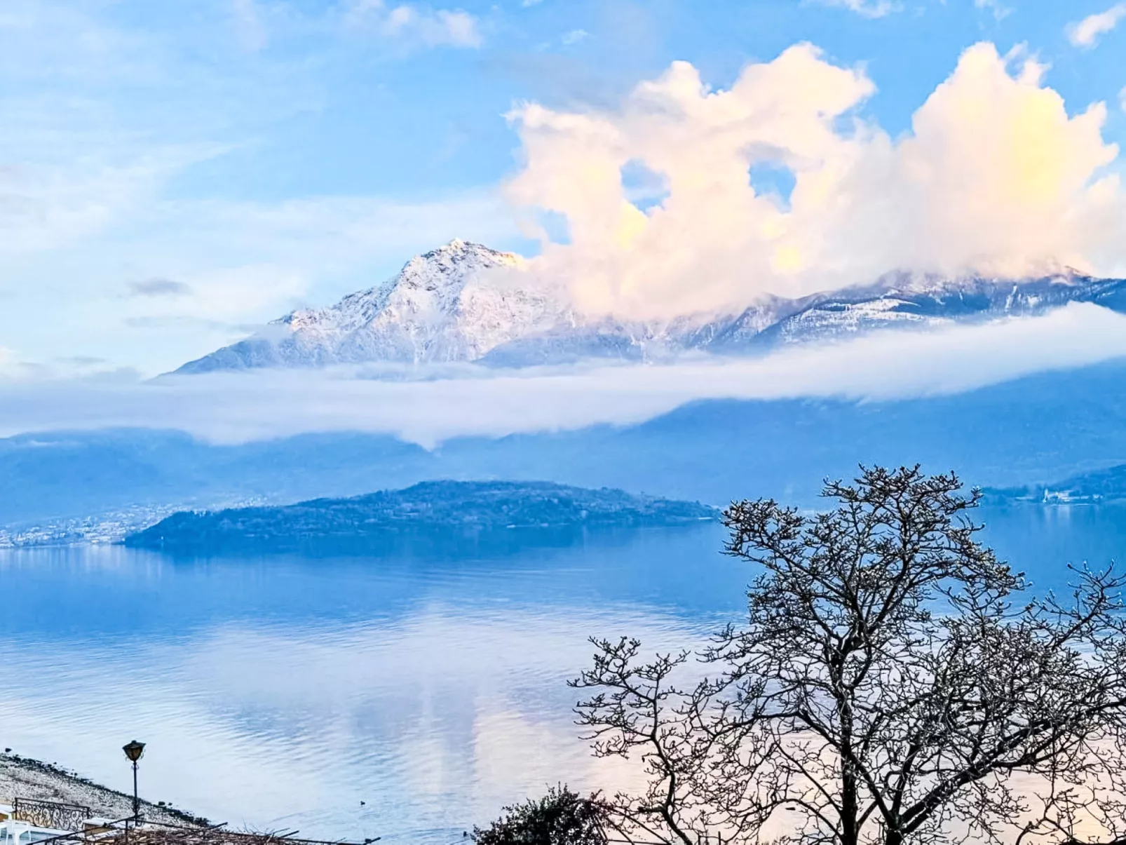 Riflesso del lago-Buiten