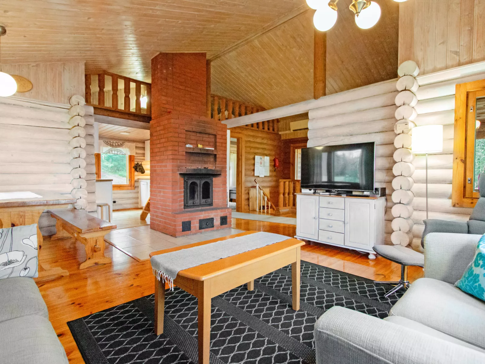 Kalliokoivu - Binnen