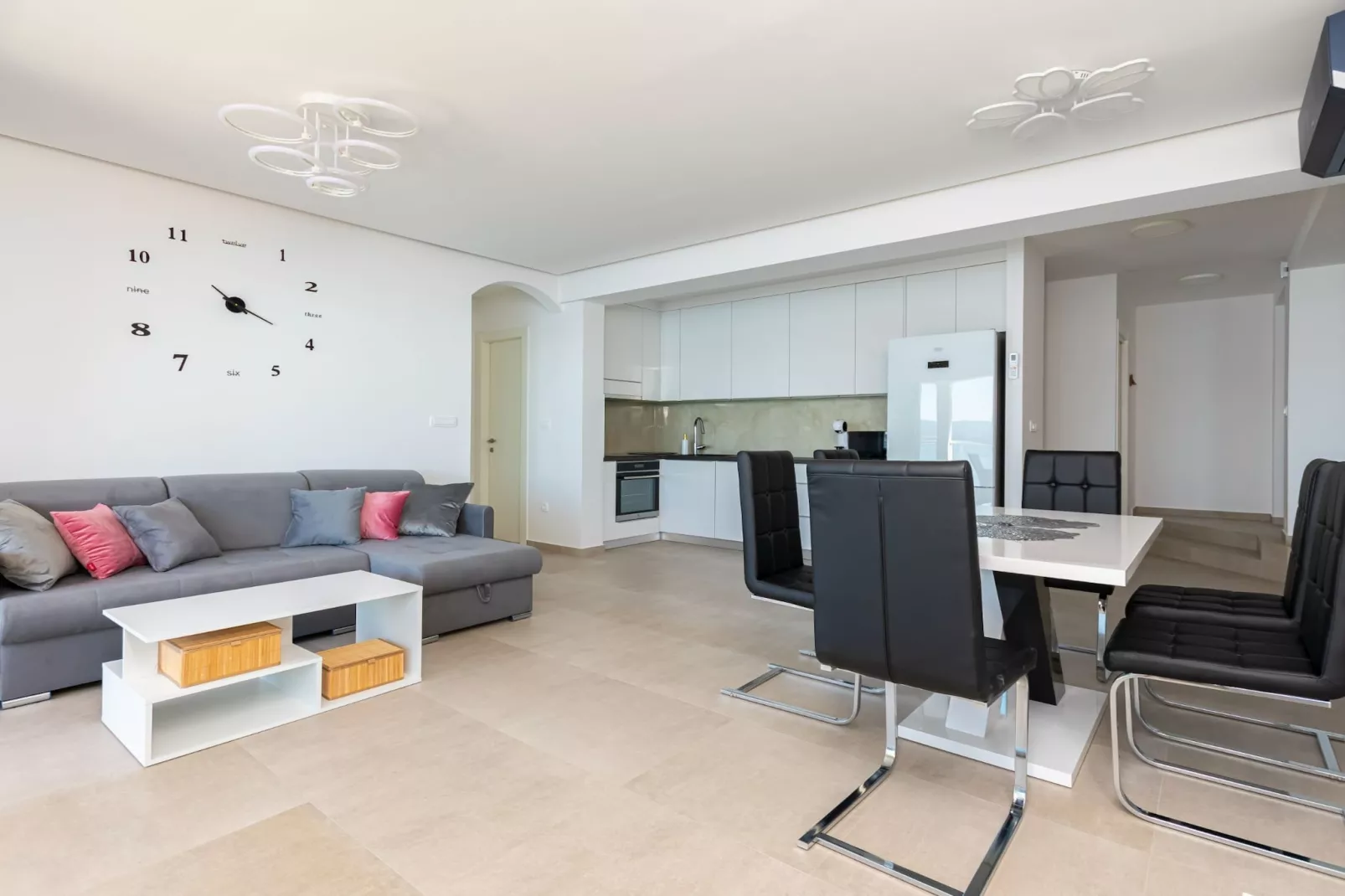 Apartments Hope (Dugi Rat) - Three-Bedroom Apartment with Jacuzzi  (Stanko)