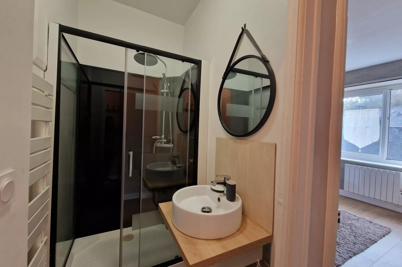 Charming Breton holiday home with premium comfort at the port of Légué Plérin-Badkamer