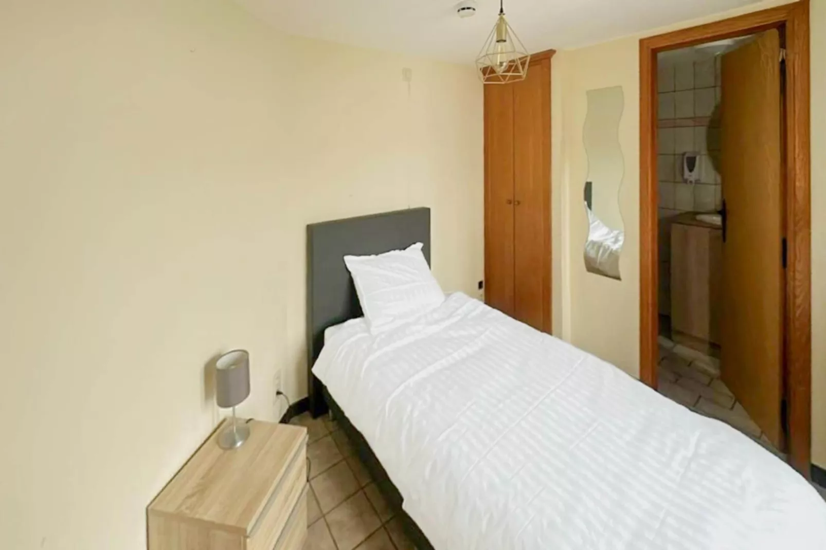 Au Coeur d'Alle Single Room-Slaapkamer