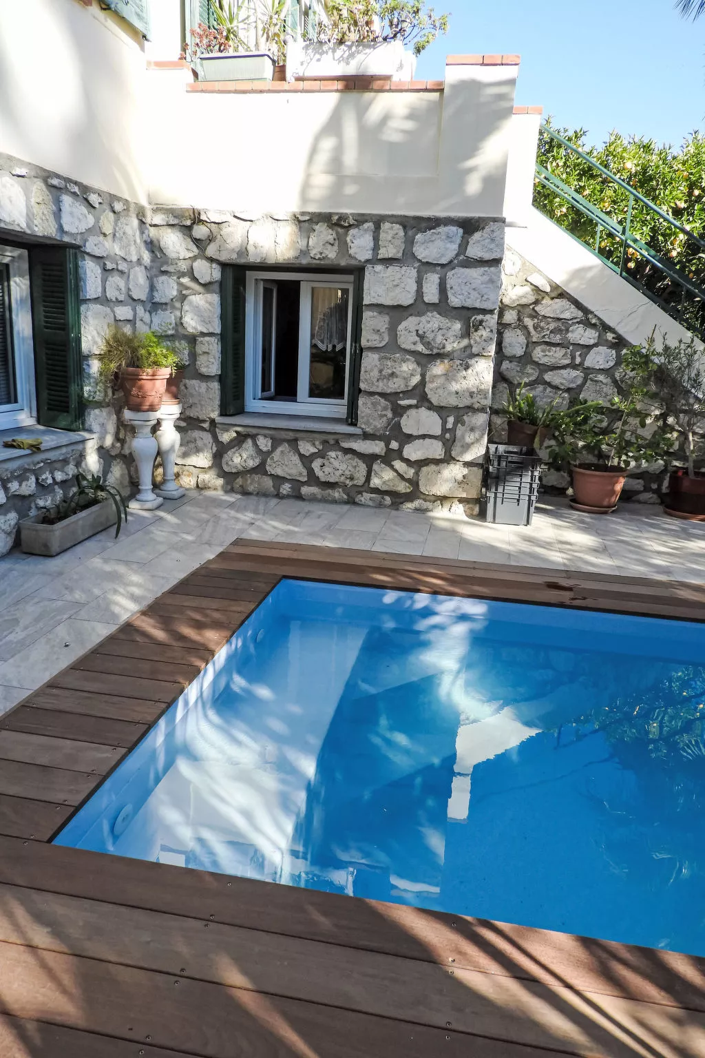 Wohnung "Les roses" auf einem eingemauerten Grundstück - Buiten