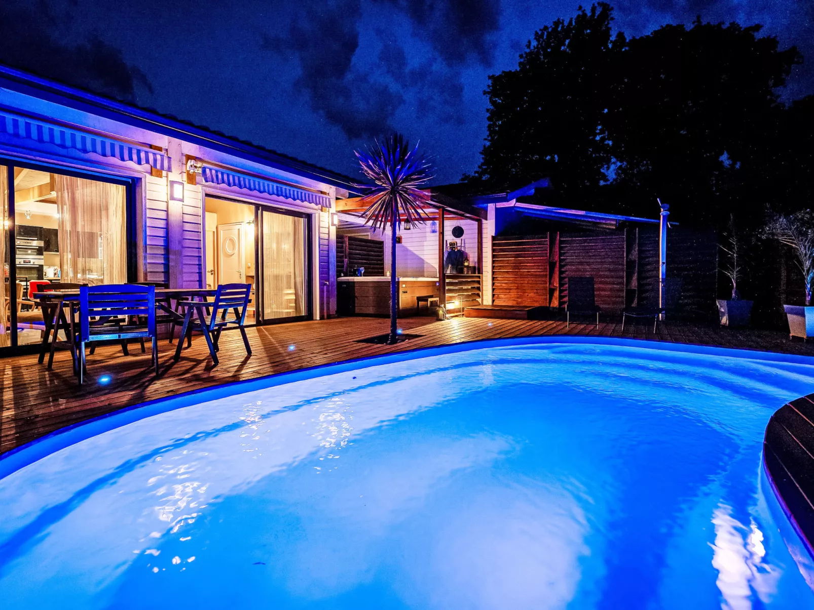 Villa Eden Bleu - Haus in Südlage mit beheiztem Pool und privatem Whirlpool - Buiten