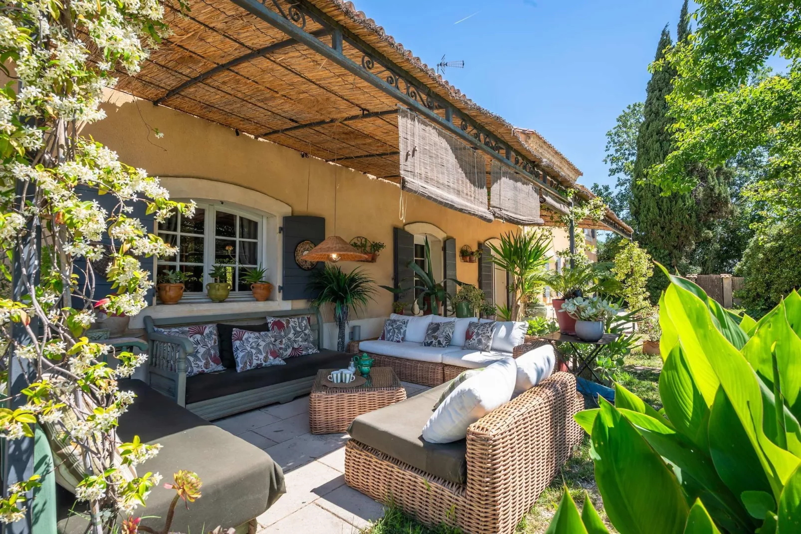 Grand Mas climatisé Arles-Terrasbalkon