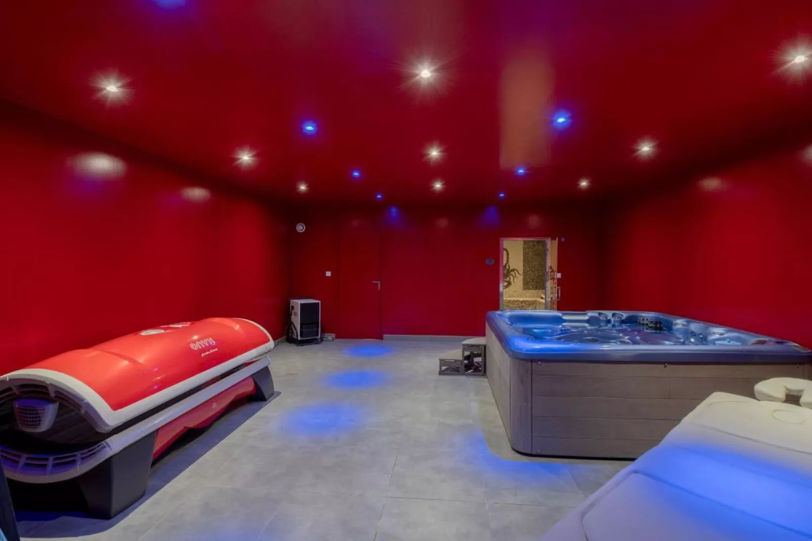 Villa avec piscine chauffée spa salle sport et cinéma