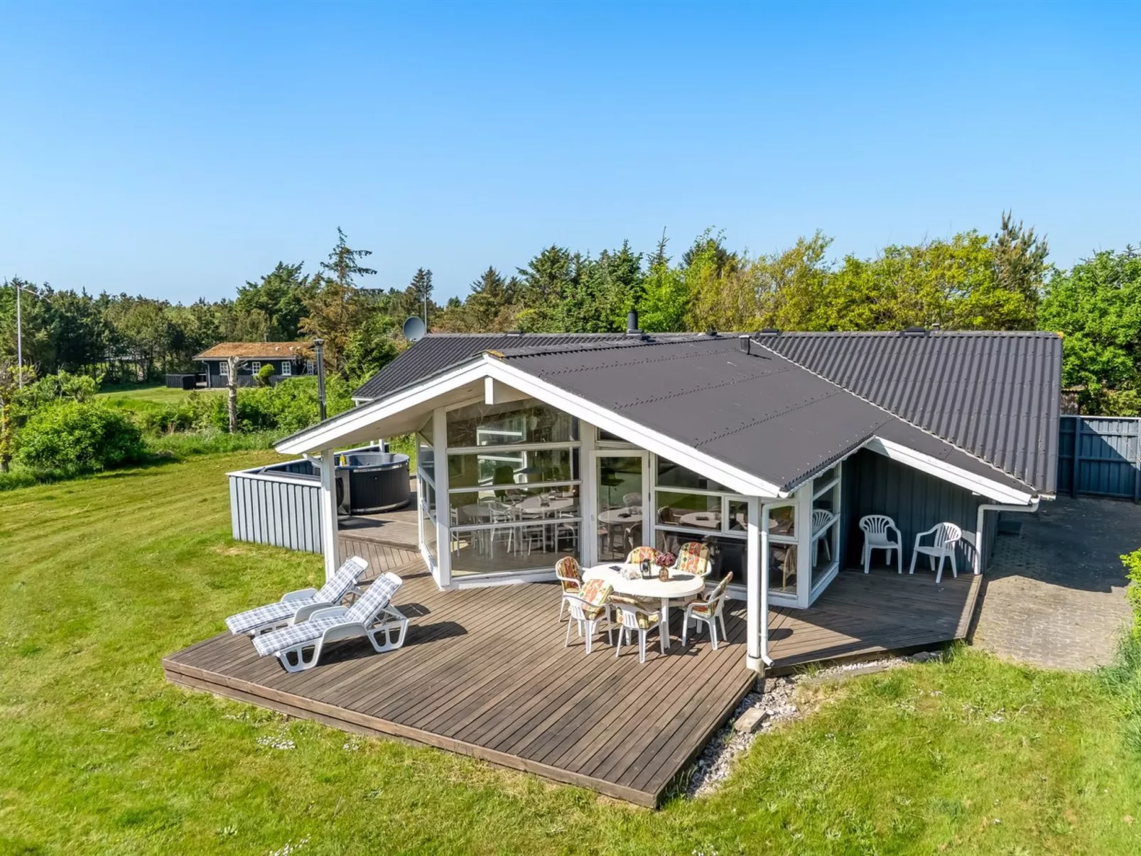 "Annvy" - 875m from the sea