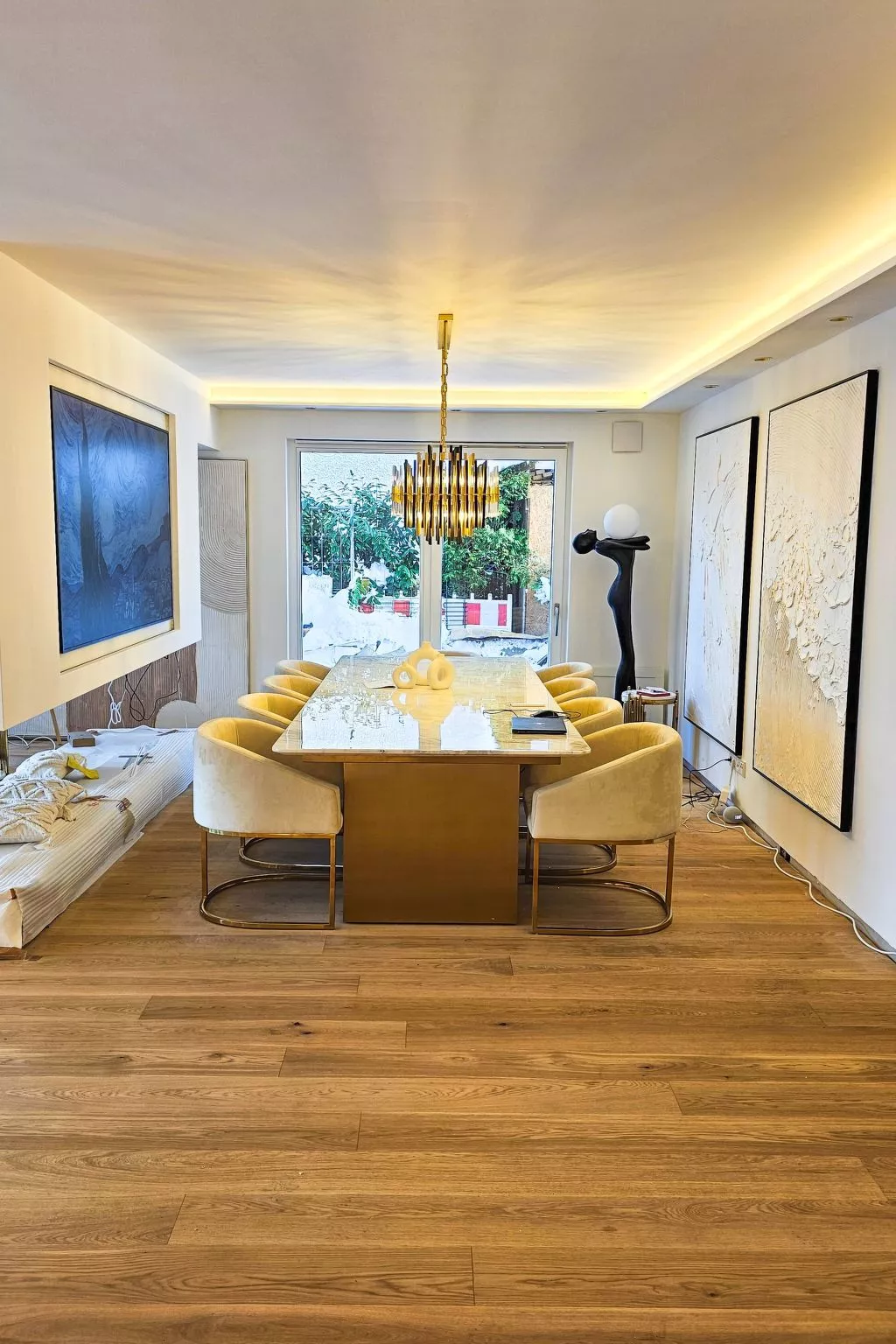 Luxurious large Home, Pool , Garden , Koi Pond