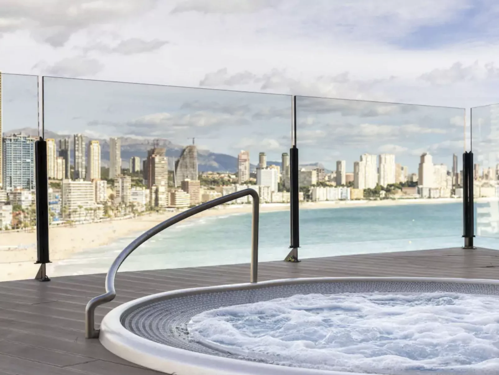 Luxuriöses Apartment mit Pool und Garage am Poniente Beach!