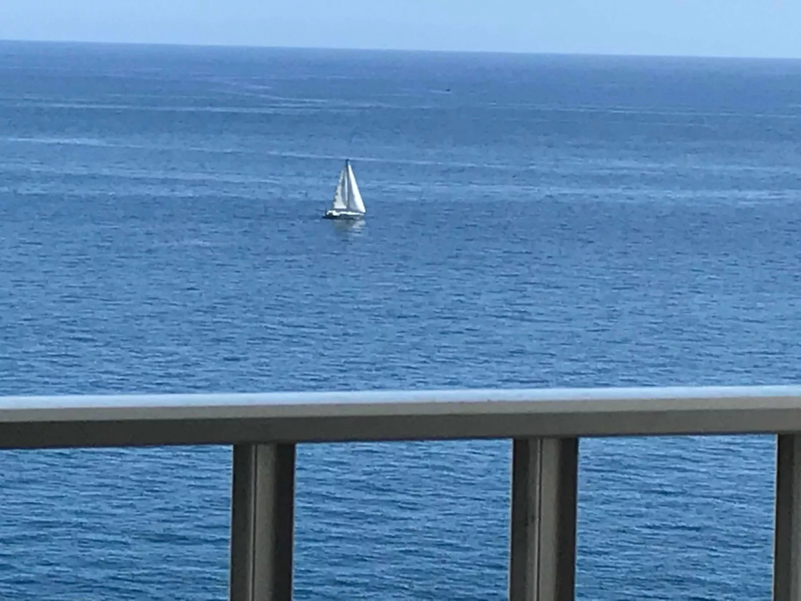 Mit Blick auf das Wasser