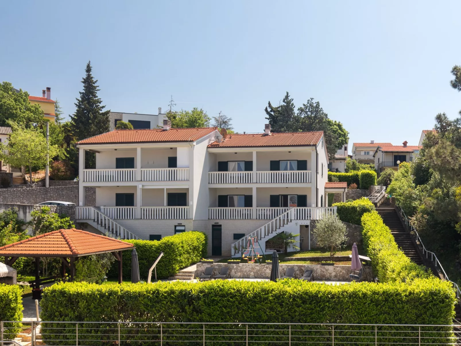 "Ore" mit privatem Pool