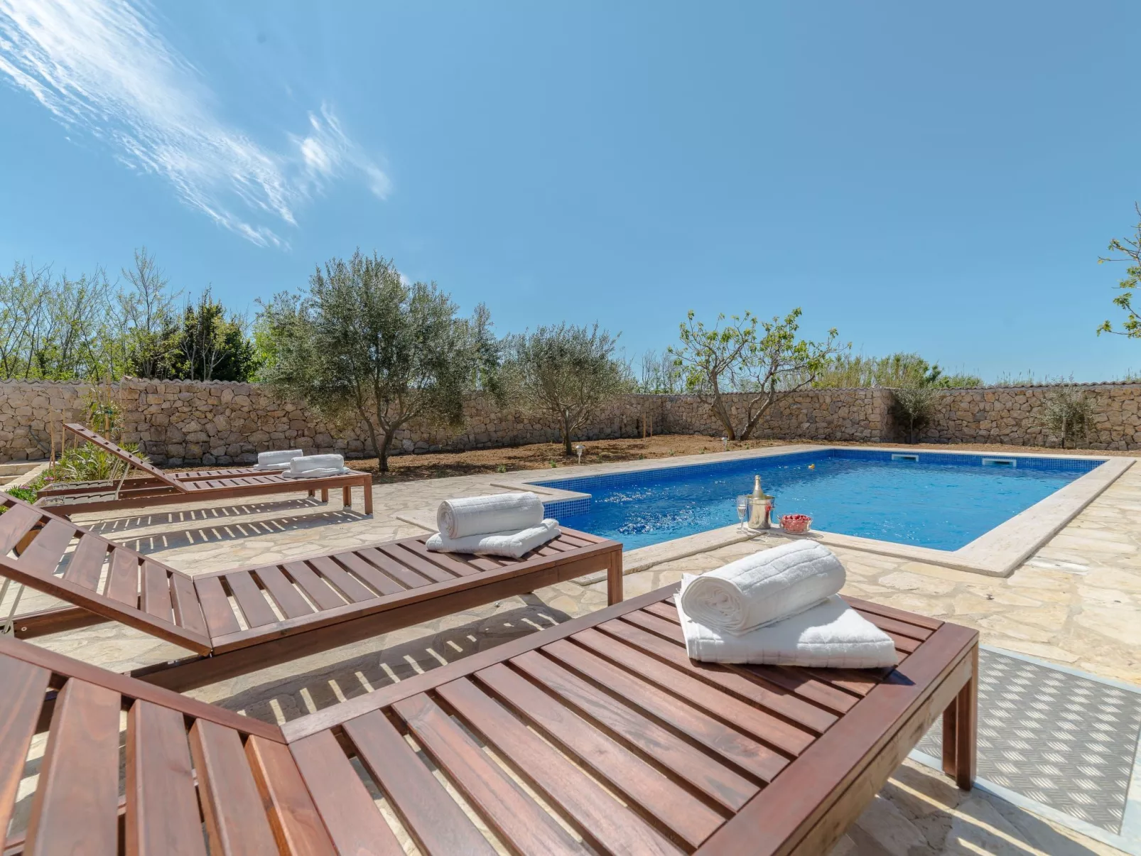 "Lipa" mit Schwimmbad