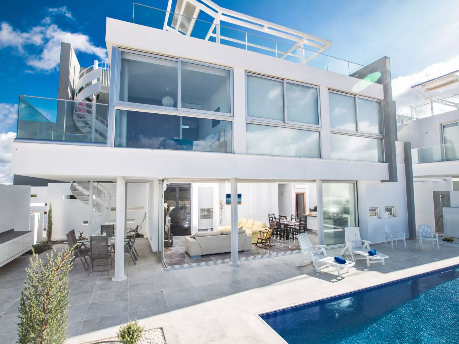 3-Schlafzimmer-Villa mit privatem Pool und Dachgarten