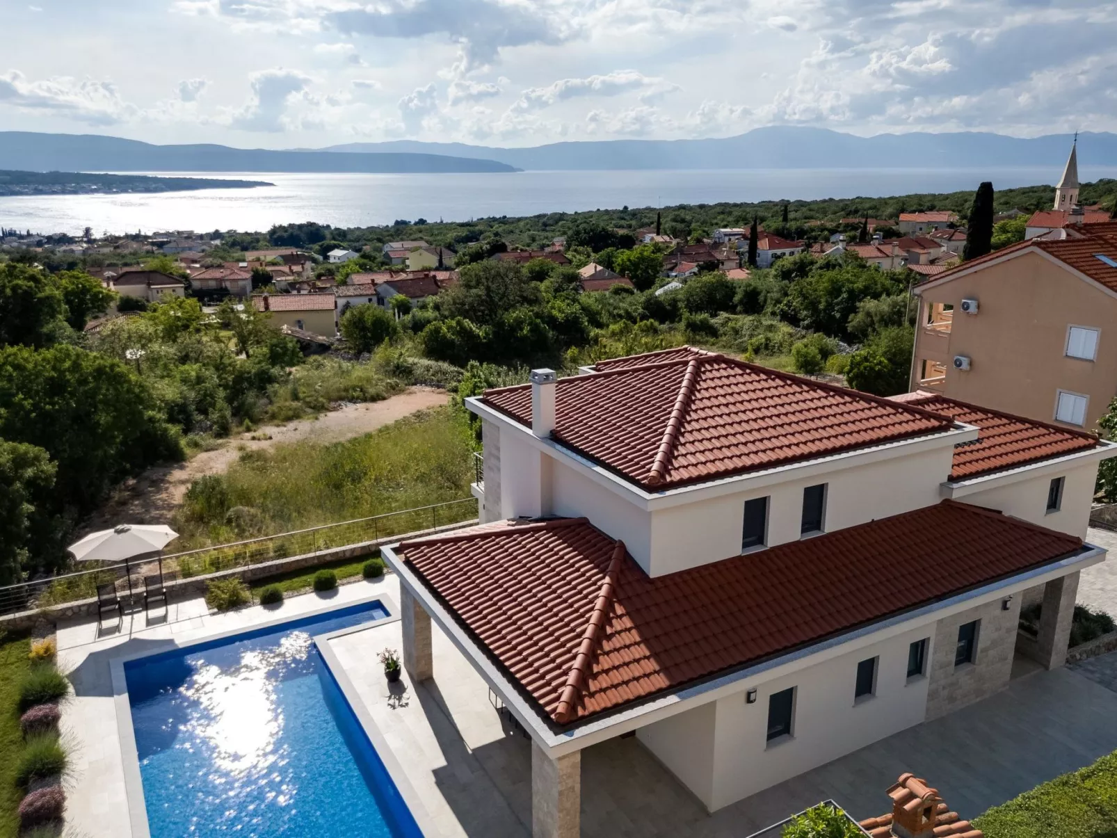 Schone Villa mit Pool, Meerblick, Strand