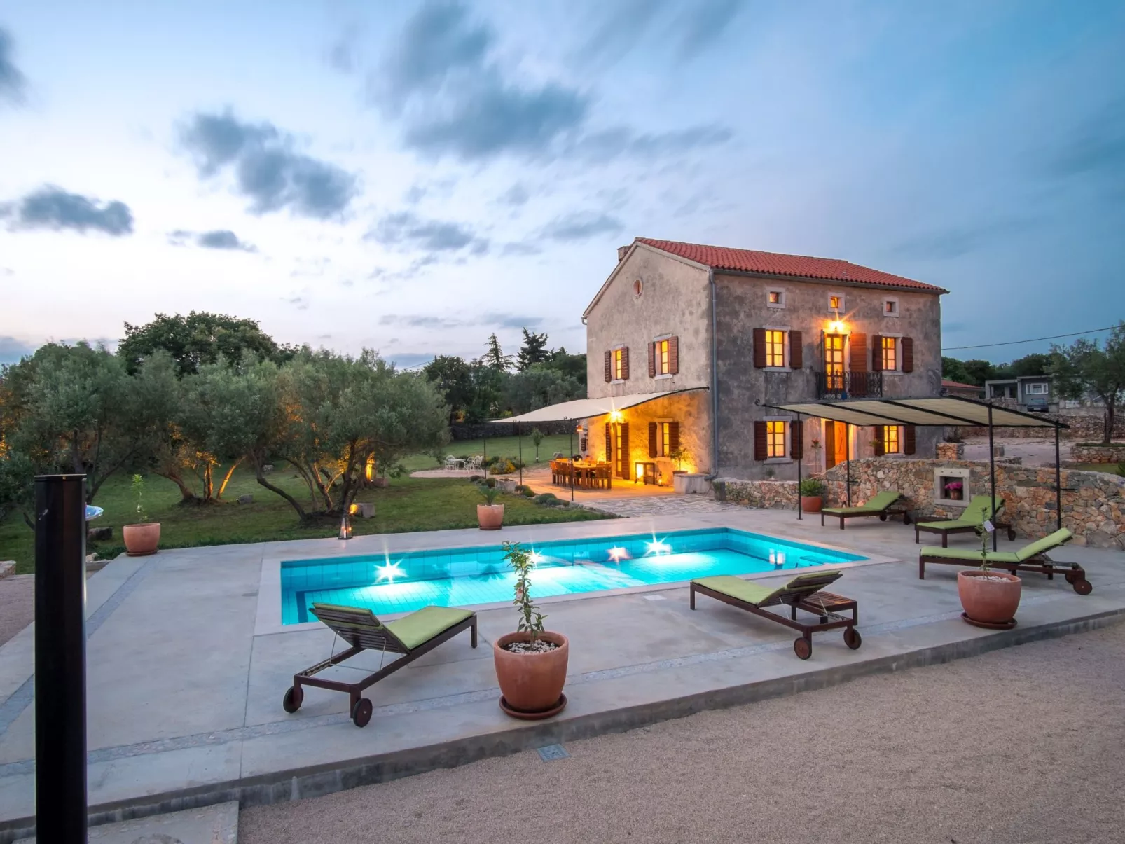 Villa mit Pool, Olivengarten und Meerblick