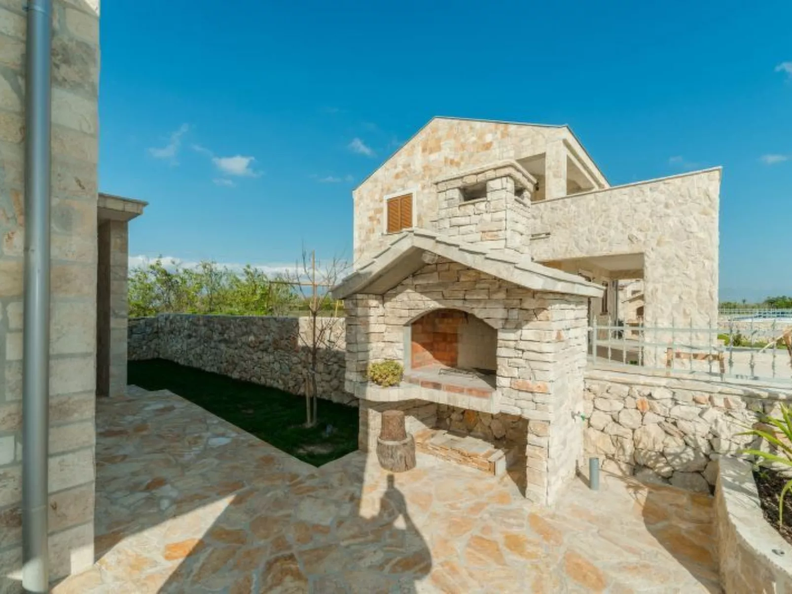 Villa mit beheiztem Pool, schöne Aussicht, Strandnähe