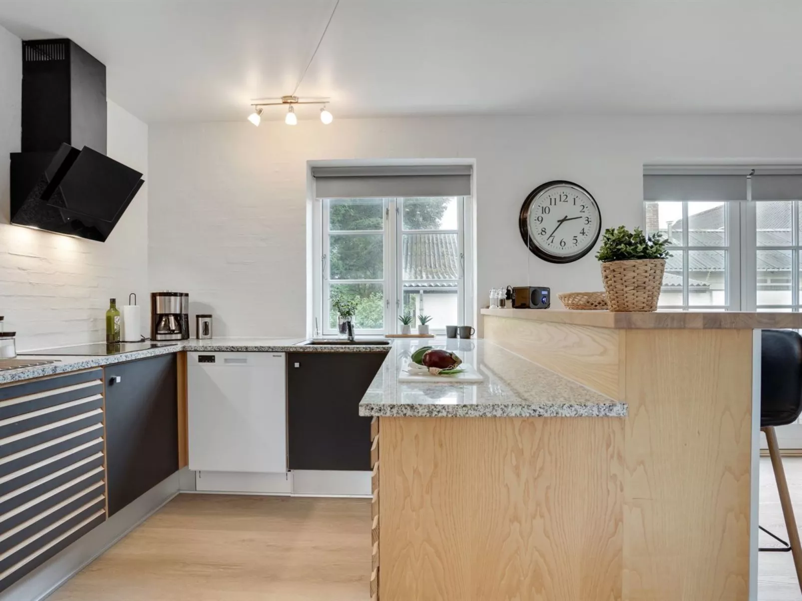 "Springimile" - 300m from the sea-Binnen