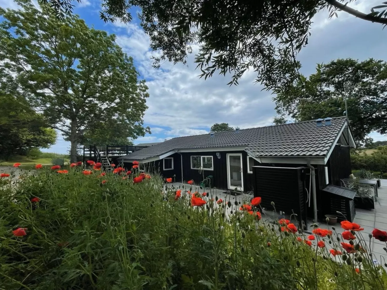 "Lilla" - 120m from the sea - Buiten