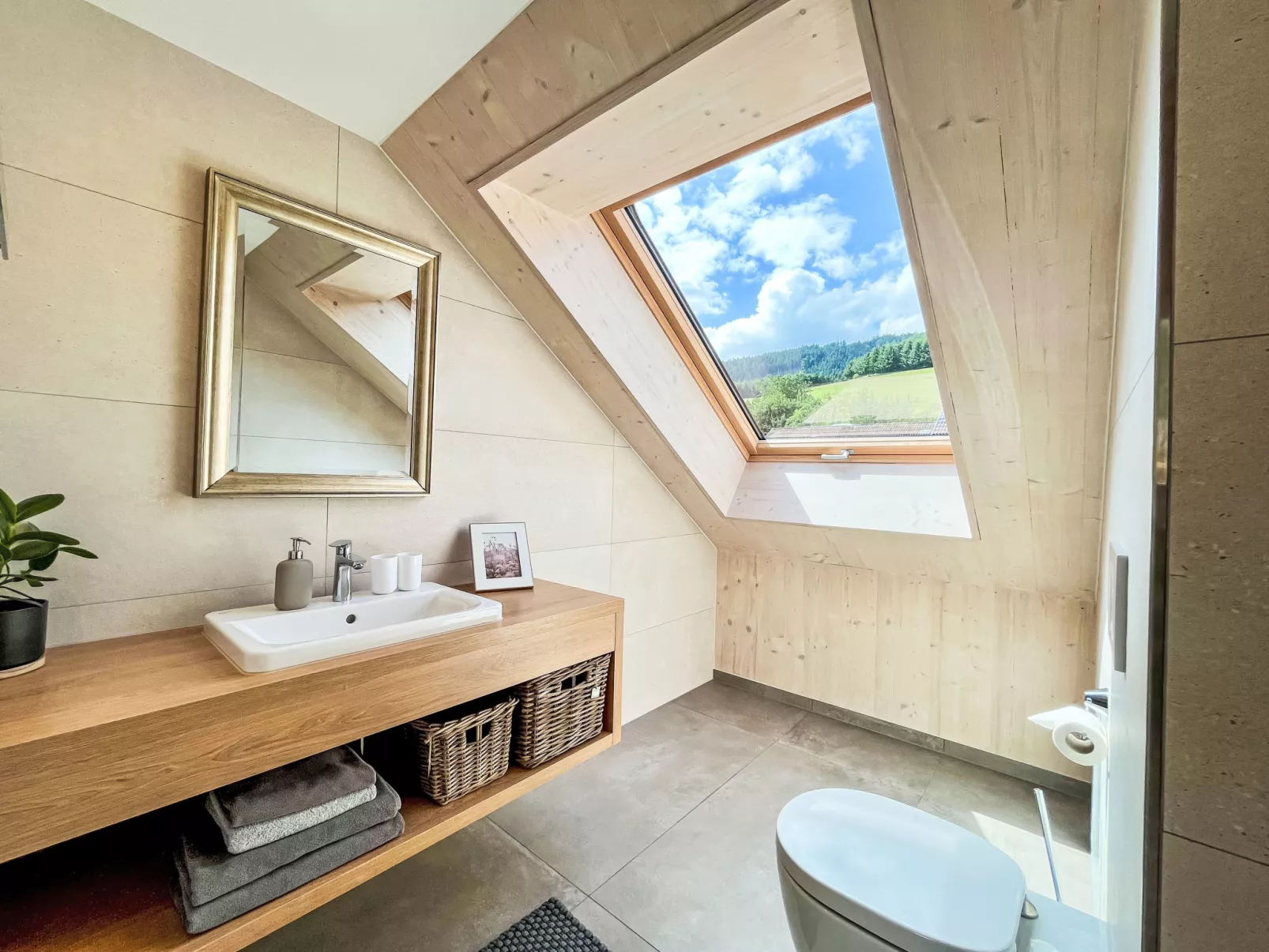 Kinast (HFT202)-Binnen