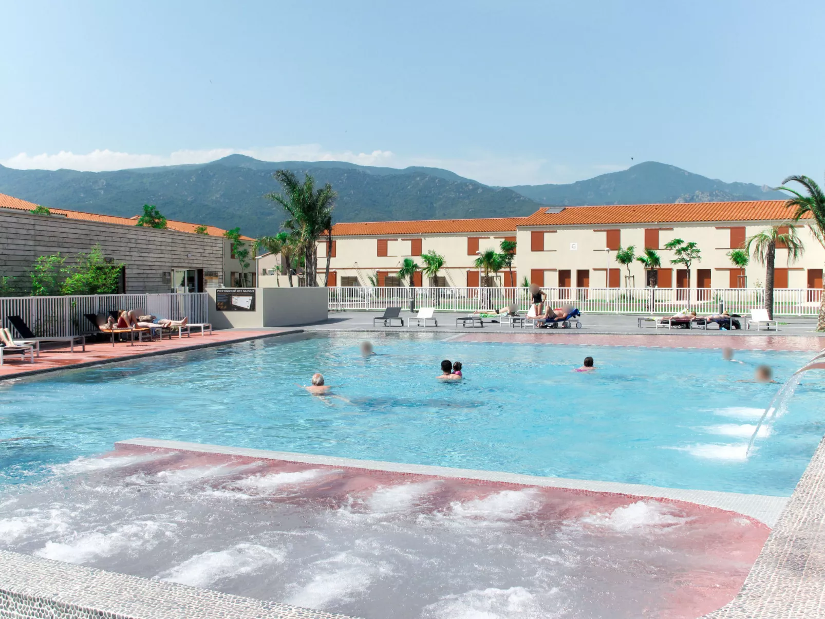 Demeures de la Massane-Buiten