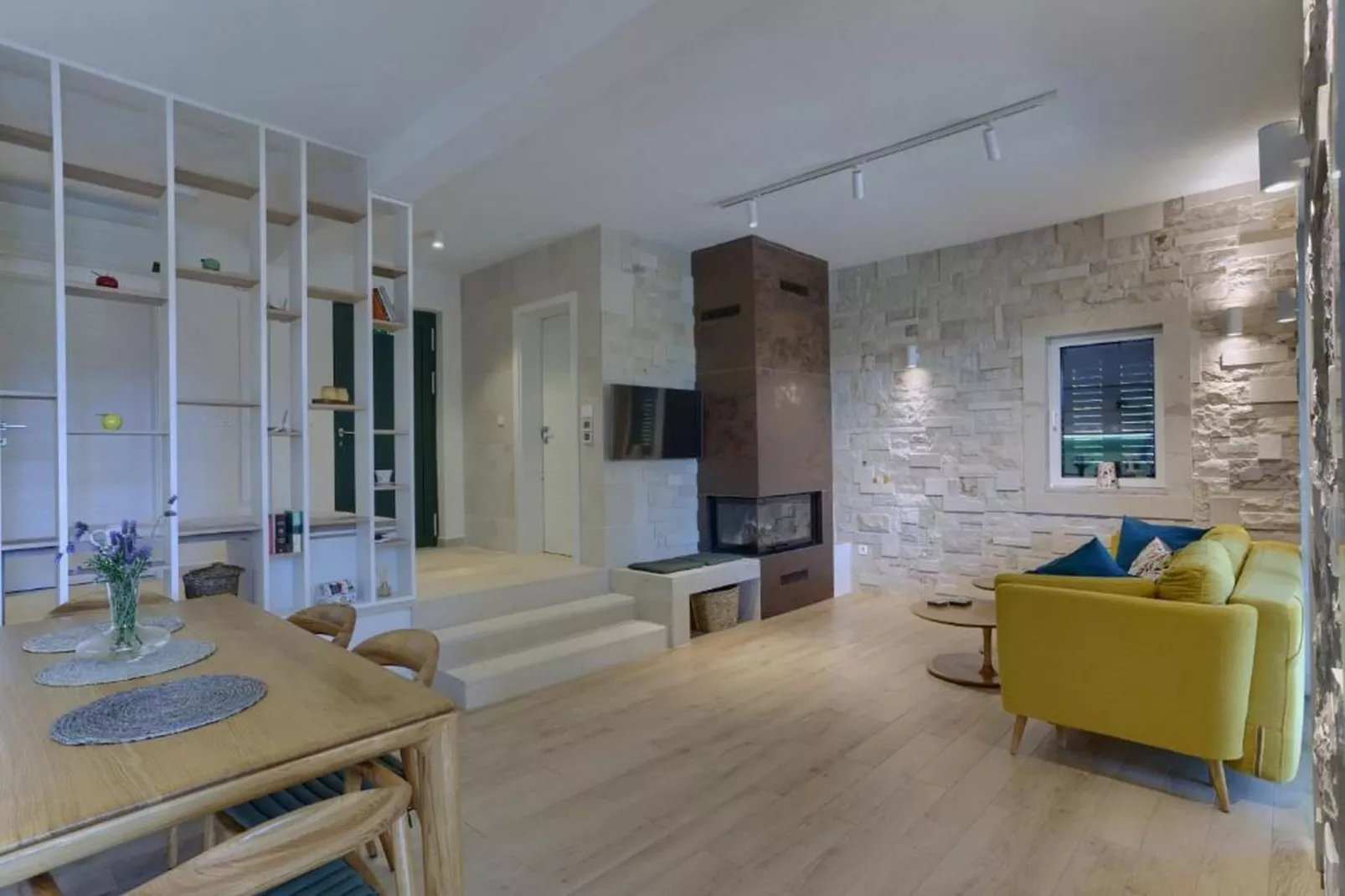 Villa Vera -Three Bedroom Villa with Swimming pool - Woonkamer