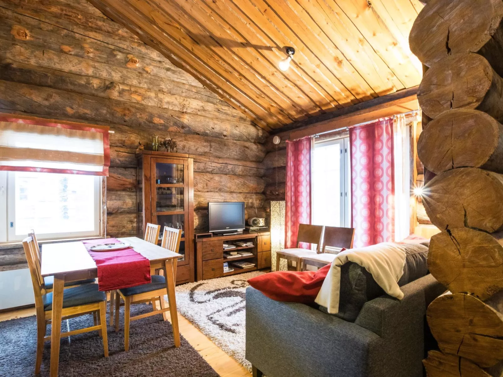 Lomaylläs d58 /palovaarankaarre 11b - Binnen