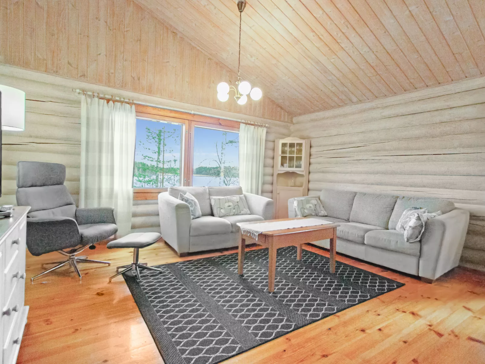 Kalliokoivu - Binnen