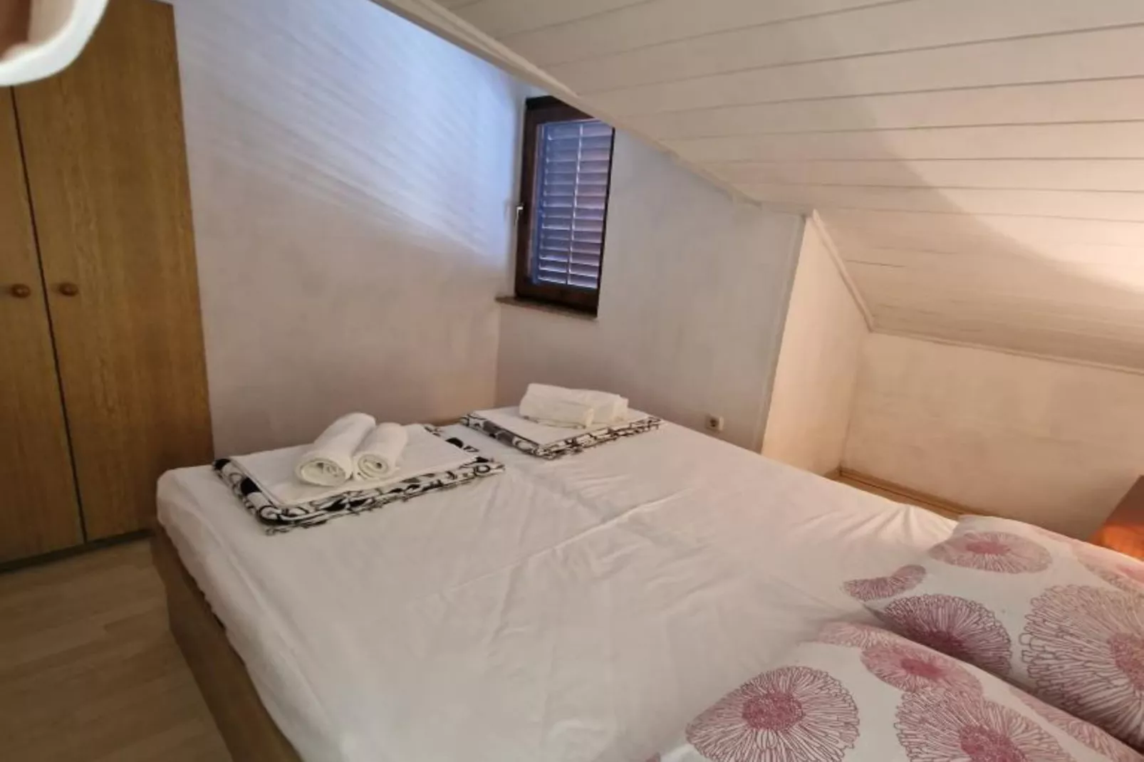 Two Bedroom  Apartment with Terrace and Sea View 4 - Slaapkamer